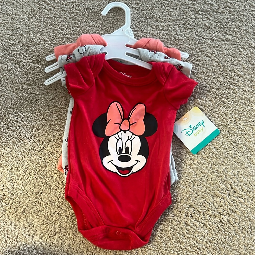 Disney baby 0-3M set, still on hanger with tags. Super cute!